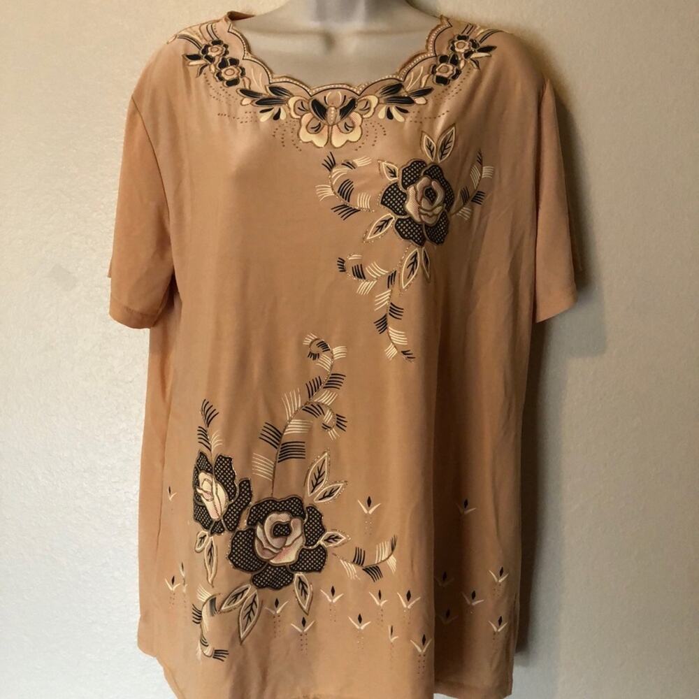 NWT Plus size gold floral top size 1X black accent